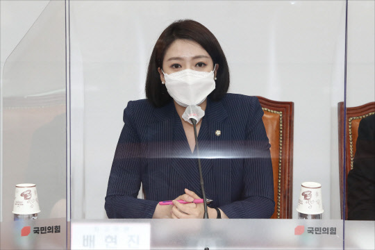 배현진 국민의힘 최고위원이 14일 국회에서 열린 첫 최고위원회의에서 발언하고 있다. 연합뉴스